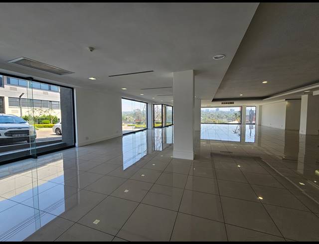 805M² SHOWROOM TO LET IN KRAMERVILLE